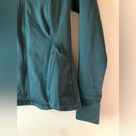 📳 All In Motion | NEW Fitted Green Sweater - Picture 8 of 8